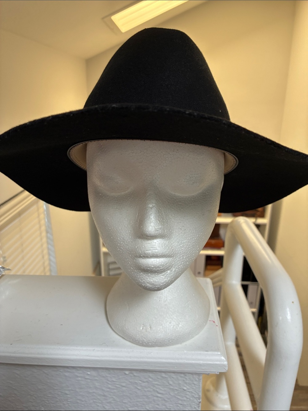 Black Wide-Brim Felt Rancher Hat—Rockin C